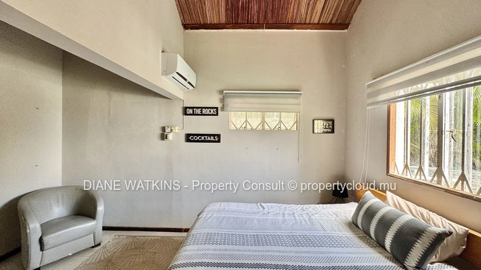 Villa élégante de 3 chambres avec piscine privée et vue mer à vendre à Tamarin