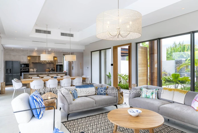 À vendre - Belle Villa de 4 Chambres avec Vue Sur le Parcours de Golf d'Anahita
