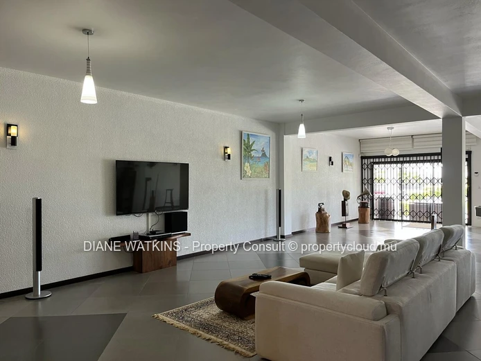 À Vendre - Magnifique Maison de 4 Chambres dans un Quartier Sécurisé à Beau Vallon.