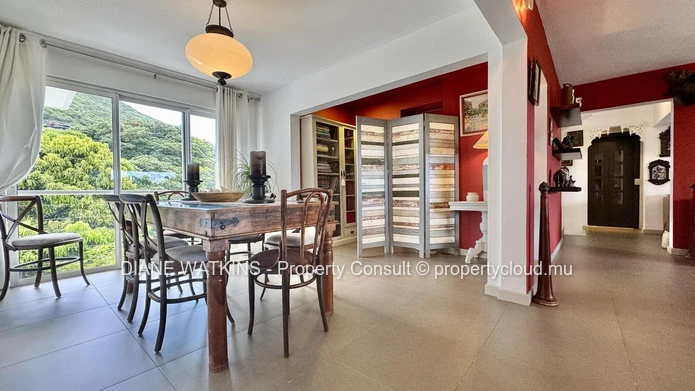 Villa d’Exception à La Preneuse avec Vue Mer Panoramique et Piscine Privée