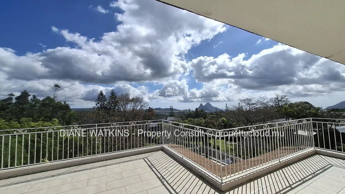 Maison familiale à vendre à Floréal avec grand jardin et vue dégagée