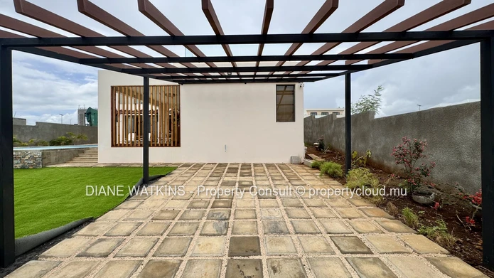 Villa moderne de 4 chambres à louer à Flic en Flac avec piscine privée