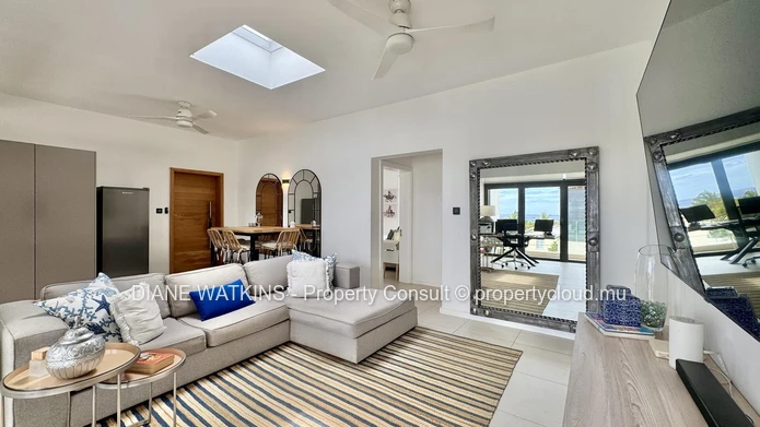 Penthouse contemporain de 3 chambres à vendre à Tamarin avec vues montagne et mer