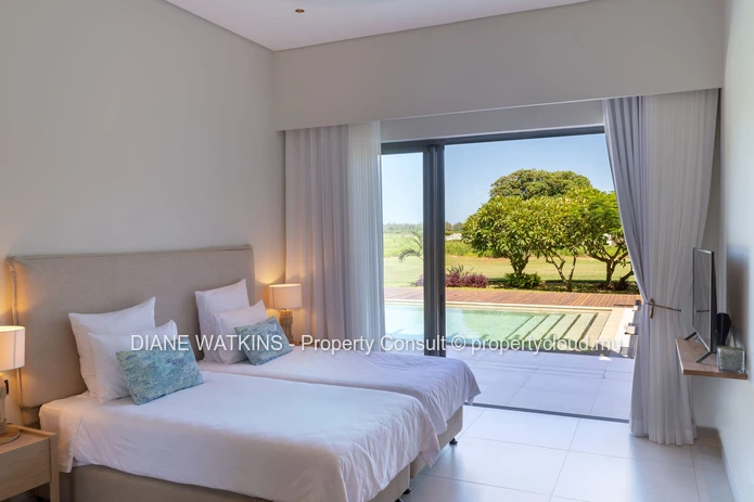 À Vendre – Duplex Moderne avec Vue sur le Golf à Anahita