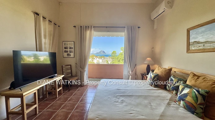 Villa élégante avec vaste jardin et vue mer à Tamarin