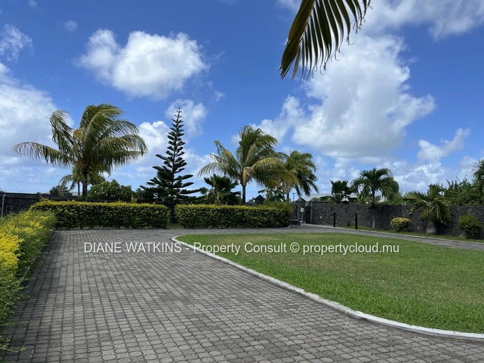 À Vendre - Magnifique Maison de 4 Chambres dans un Quartier Sécurisé à Beau Vallon.