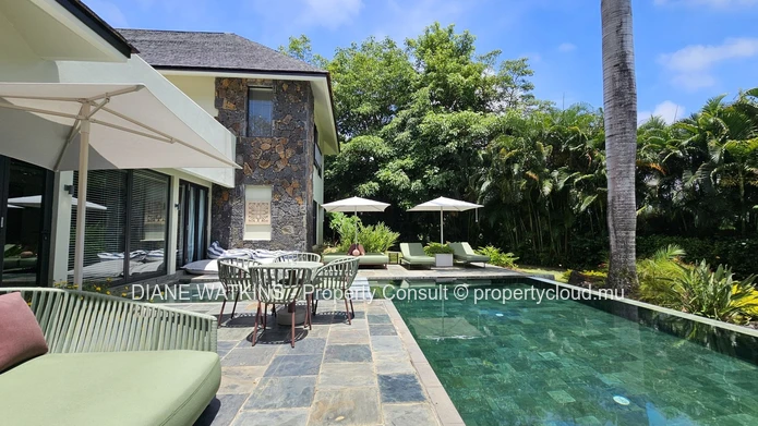 Villa de Luxe Contemporaine à Vendre dans un Domaine de Golf Prestigieux