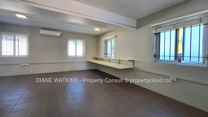 Office space for rent in a peaceful environment in Tamarin