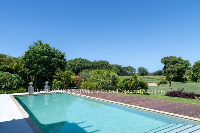 À Vendre – Duplex Moderne avec Vue sur le Golf à Anahita