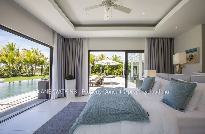 A VENDRE - Superbe Villa de 4 Chambres Avec Vue Sur le Golf à Anahita