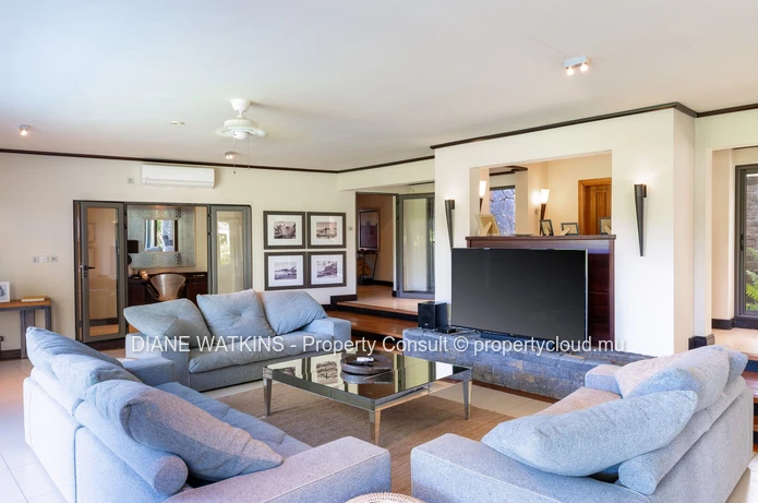 À vendre - Superbe Villa de 6 Chambres dans le Quartier Exclusif de Lunea à Anahita