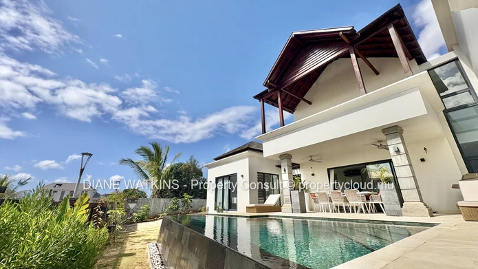 Where Serenity Meets Sophistication – 4-Bedroom Villa with Pool & Office for Rent in Flic en Flac