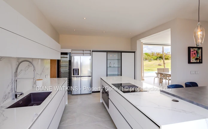À vendre - Superbe Villa de Golf de 5 Chambres Sur le Parcours de Golf Ernie Els