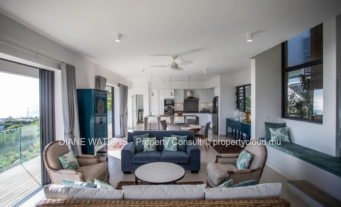 Contemporary 5-Bedroom Villa for Rent with Ocean Views and Private Pool – Black River