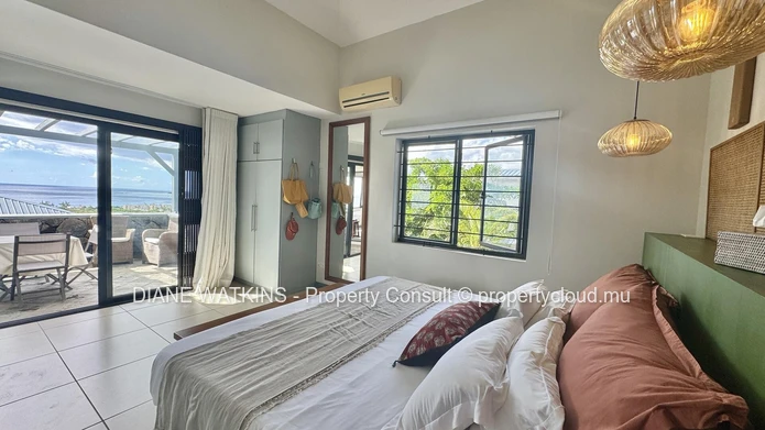 A Vendre - Villa de 4 Chambres avec Vue Mer à Tamarin