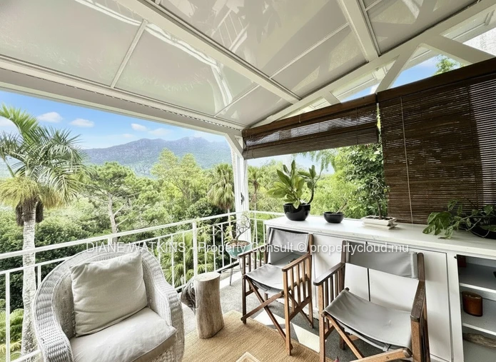 À Vendre – Maison Familiale avec Vue Sur La Rivière et Les Montagnes à Moka