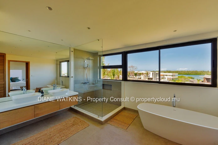 À Vendre - Élégante Villa de 4 Chambres Avec Vue Sur l'Océan à Anahita