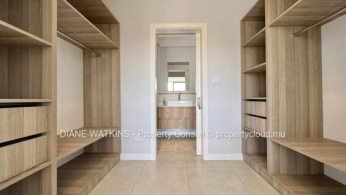 Furnished Apartment for Rent in Cascavelle – Balcony, Pool & Smart City Living