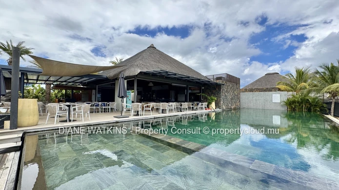 Contemporary R+2 Apartment for Sale in Black River– Elegant Outdoor Living Just Steps from the Shoreline