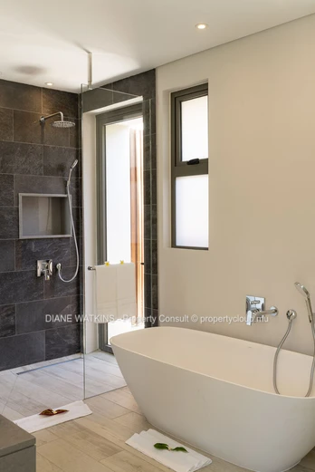 À vendre - Belle Villa de 4 Chambres avec Vue Sur le Parcours de Golf d'Anahita