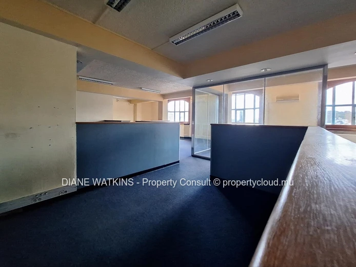 Bureau à Vendre au 8? Étage à Port-Louis