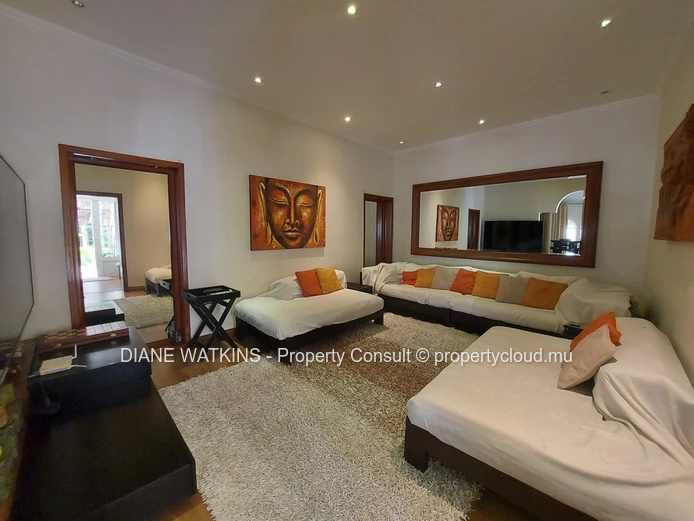 À Vendre -  1 Maison et 2 appartements à Curepipe