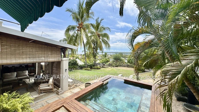 Villa élégante de 3 chambres avec piscine privée et vue mer à vendre à Tamarin