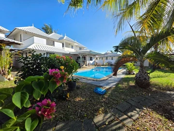 9 Bedroom Villa
