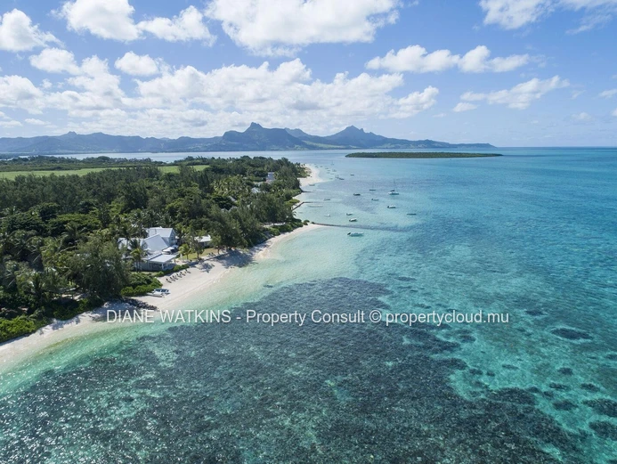 A Vendre - Duplex sur Plan avec Piscine Privée et Accès au Club de Plage