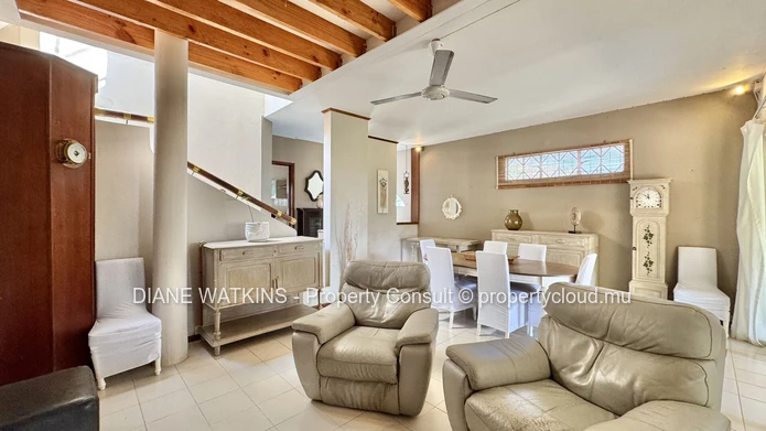 Villa élégante de 3 chambres avec piscine privée et vue mer à vendre à Tamarin
