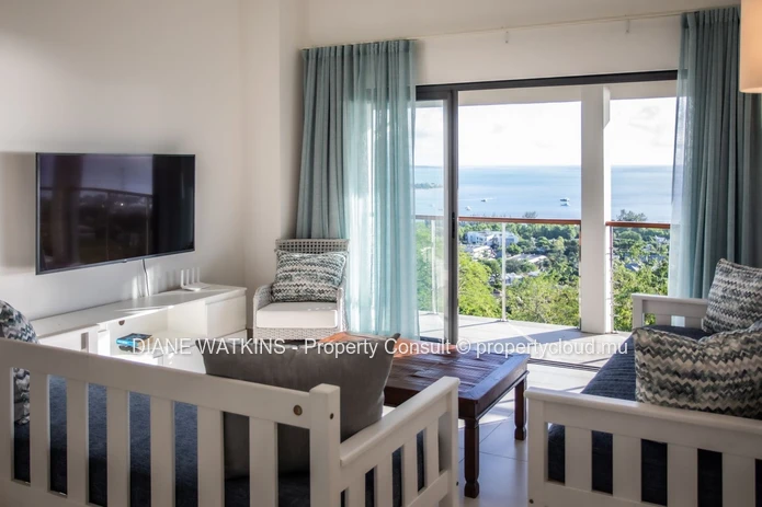 Contemporary 5-Bedroom Villa for Rent with Ocean Views and Private Pool – Black River