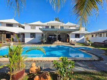 9 Bedroom Villa