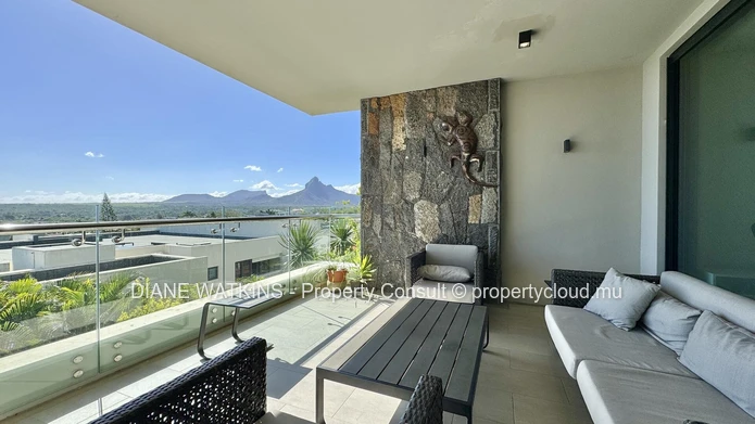 Élégance Clé en Main Face à la Mer : Duplex Meublé Trois Chambres à vendre à Tamarin
