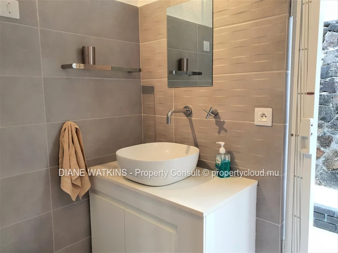 Stylish 3-bedroom house for rent in Roches Noires