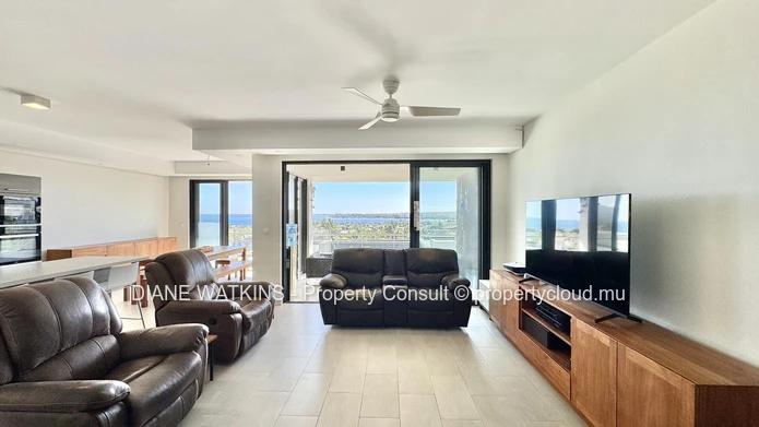 Élégance Clé en Main Face à la Mer : Duplex Meublé Trois Chambres à vendre à Tamarin