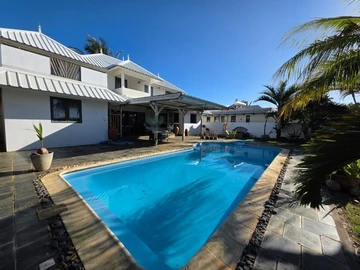 9 Bedroom Villa