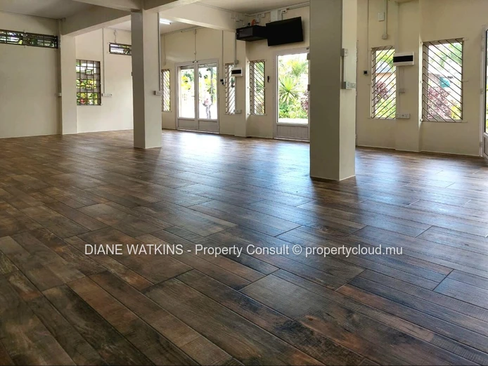 Secure and Accessible Commercial Space for Rent in Floreal