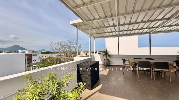Duplex moderne avec piscine et rooftop à vendre à Flic en Flac