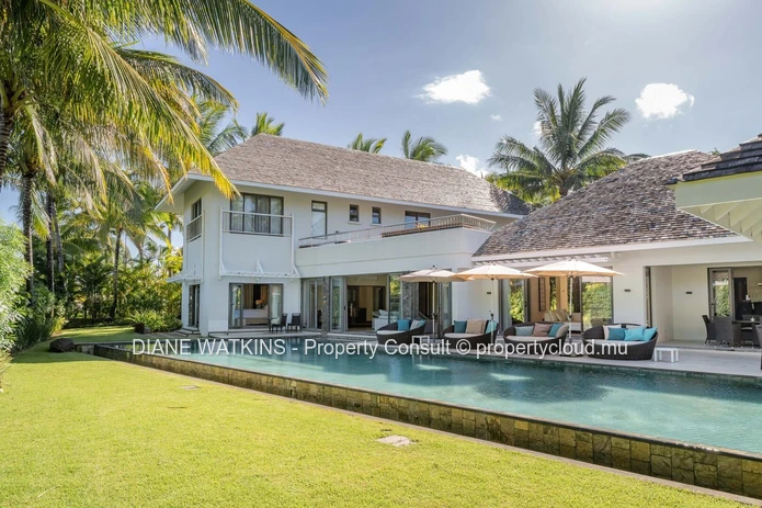 À vendre - Superbe Villa de 6 Chambres dans le Quartier Exclusif de Lunea à Anahita