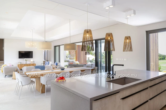 À vendre - Belle Villa de 4 Chambres avec Vue Sur le Parcours de Golf d'Anahita