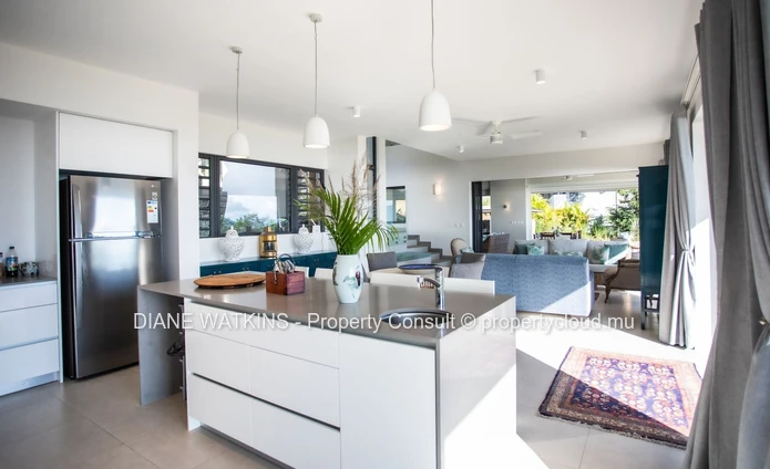 Contemporary 5-Bedroom Villa for Rent with Ocean Views and Private Pool – Black River