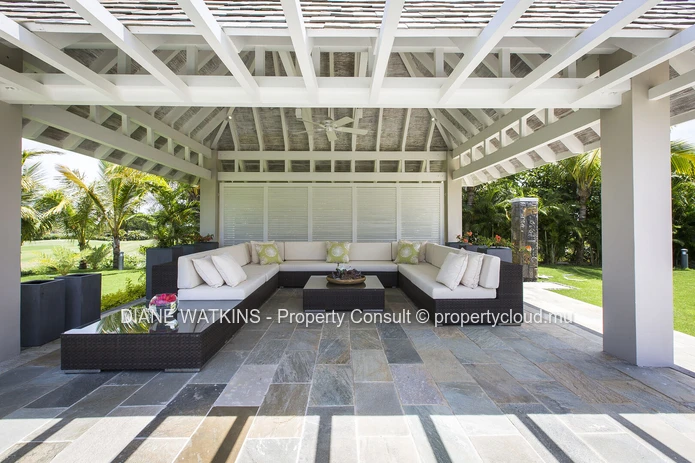 A VENDRE - Superbe Villa de 4 Chambres Avec Vue Sur le Golf à Anahita