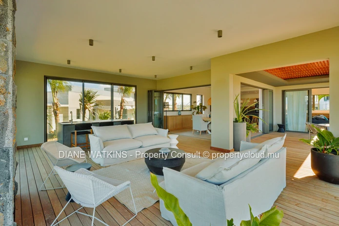 À Vendre - Élégante Villa de 4 Chambres Avec Vue Sur l'Océan à Anahita