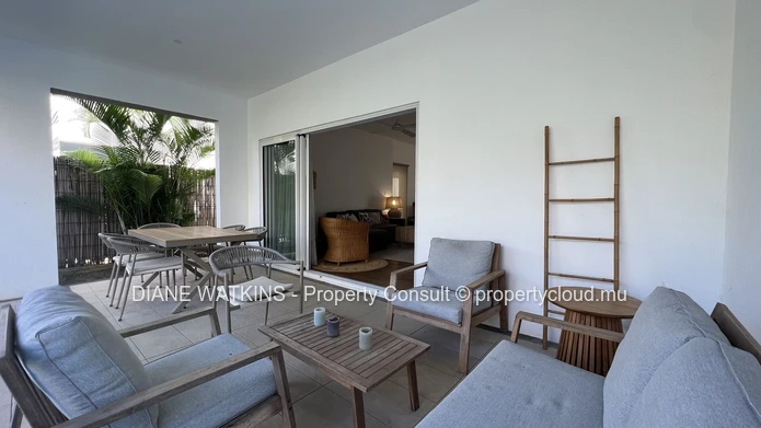 Douceur de Vivre à Rivière Noire – Duplex Meublé avec Jacuzzi à Vendre