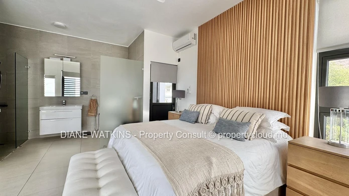 Penthouse contemporain de 3 chambres à vendre à Tamarin avec vues montagne et mer