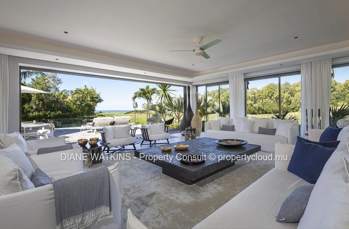 A VENDRE - Villa de Grande Valeur de 5 Chambres Avec une Vue Imprenable à Anahita.