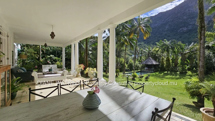 Grande maison de 5 chambres a Vendre a Moka Ile Maurice