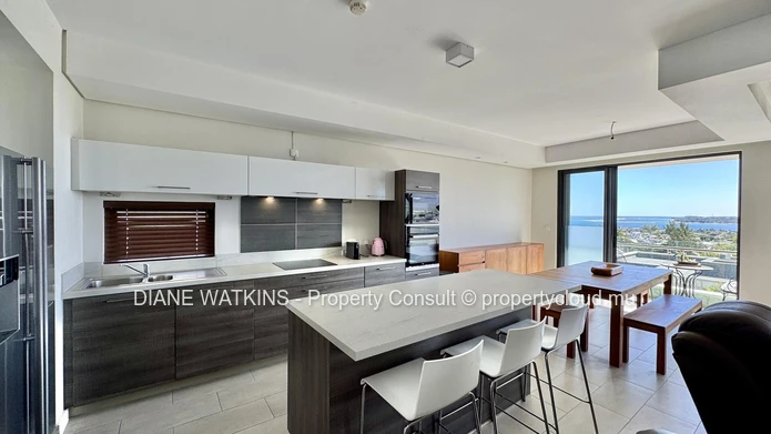 Élégance Clé en Main Face à la Mer : Duplex Meublé Trois Chambres à vendre à Tamarin