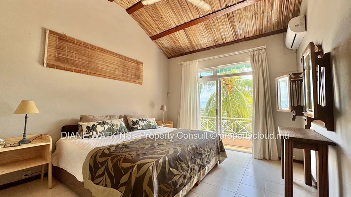 Villa élégante de 3 chambres avec piscine privée et vue mer à vendre à Tamarin