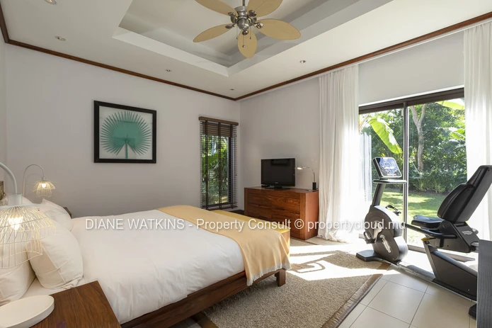 A VENDRE - Villa de Grande Valeur de 5 Chambres Avec une Vue Imprenable à Anahita.